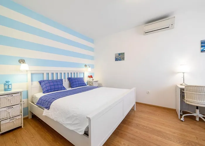 Sibenik Boats * Raslina